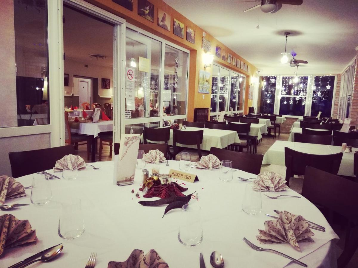 Vizafogo Panzio Es Etterem Hotel Байя Екстериор снимка